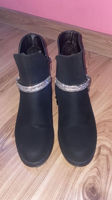 Стилни зимни боти