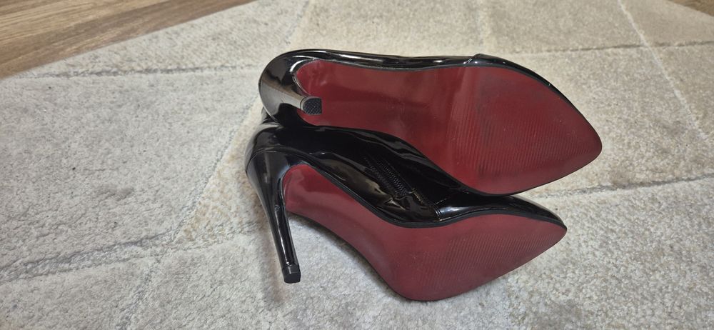 Продавам дамски боти