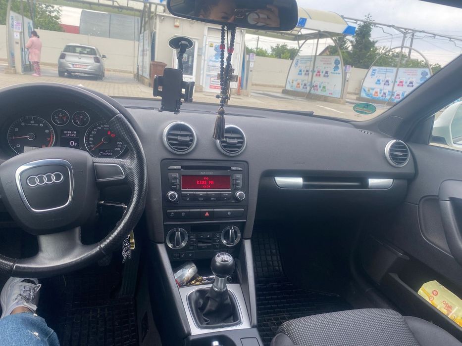 Vând Audi A3 culare alb
