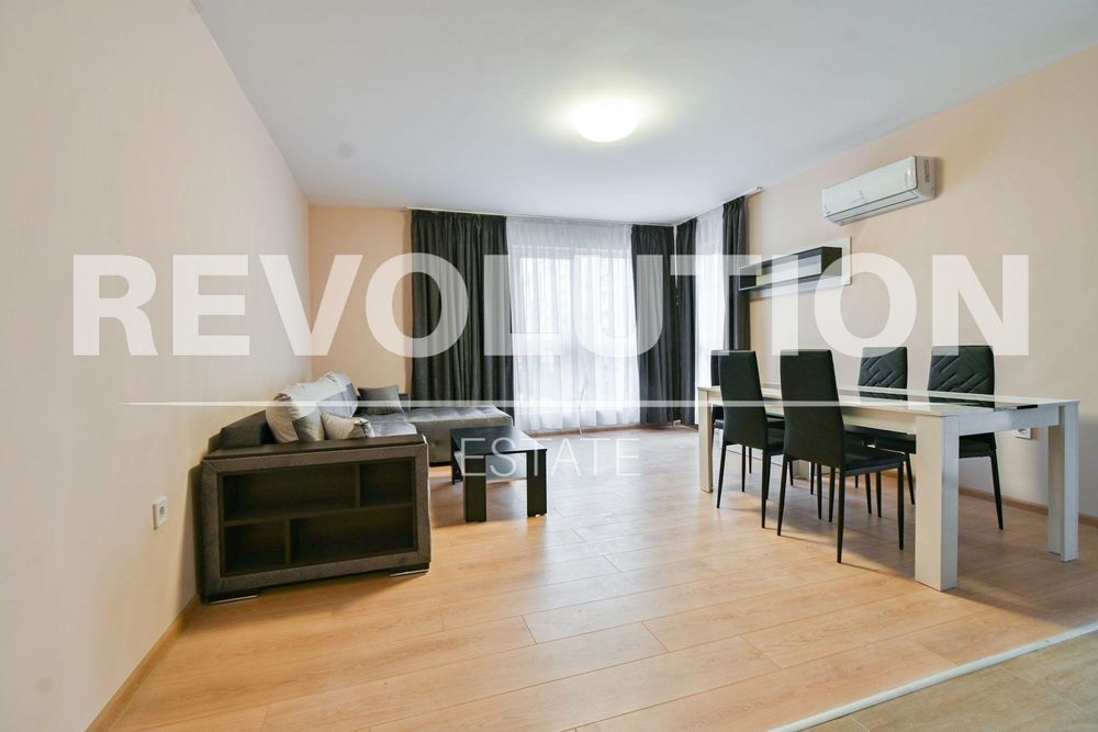 Тристаен апартамент с ГАРАЖ И ПАРКОМЯСТО в ж.к. Дружба 2 .