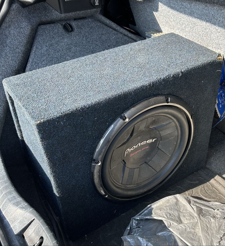 Бас каса Pioneer и усилвател Rodek