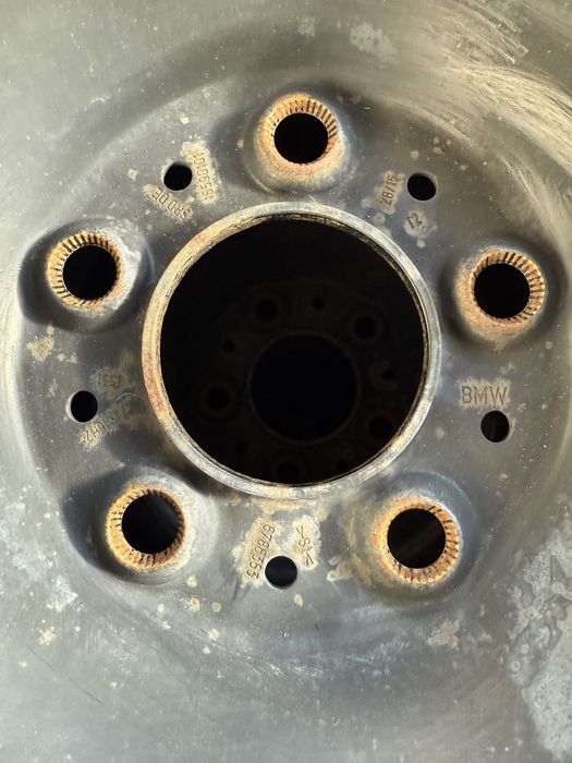 Jante tabla BMW cu anvelope iarna 225/55 R16 NOKIAN WRD3