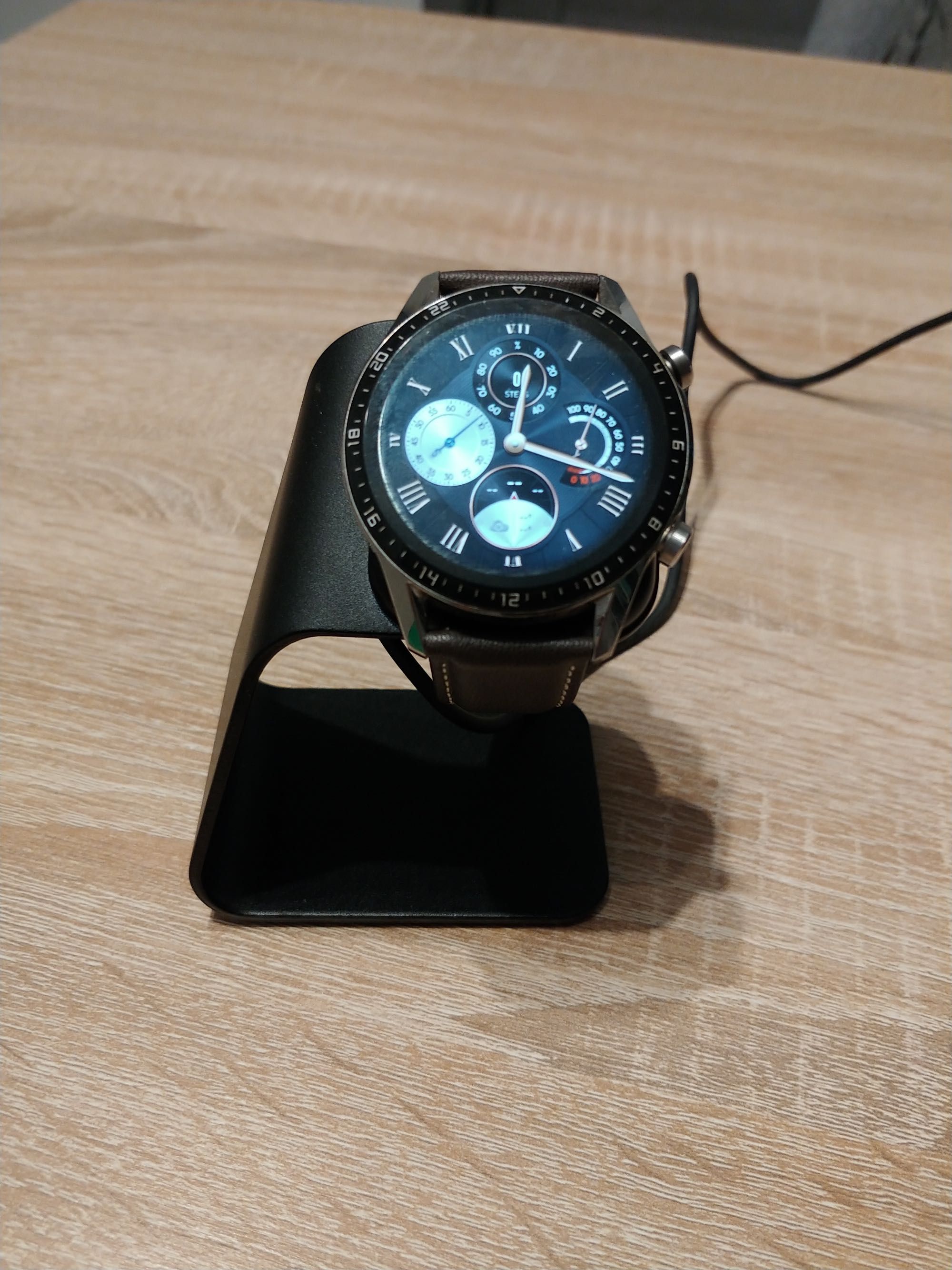 Smartwatch Huawei GT 2, Stand de incarcare din aluminiu