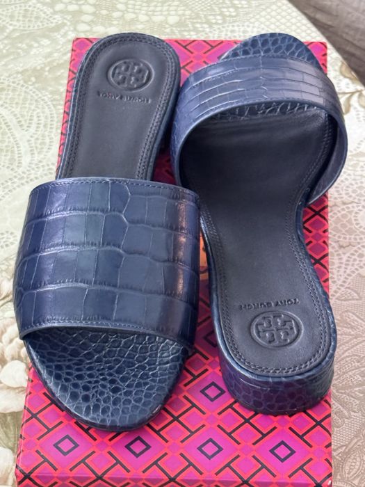 Оригинални дамски чехли Tory Burch – естествена кожа, кроко ефект