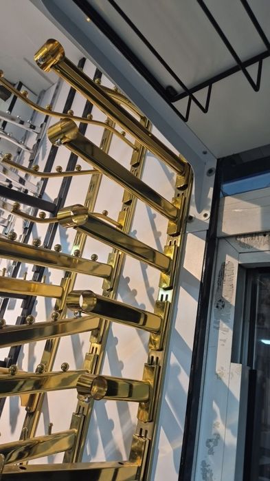 Вешалка и рилс на стену