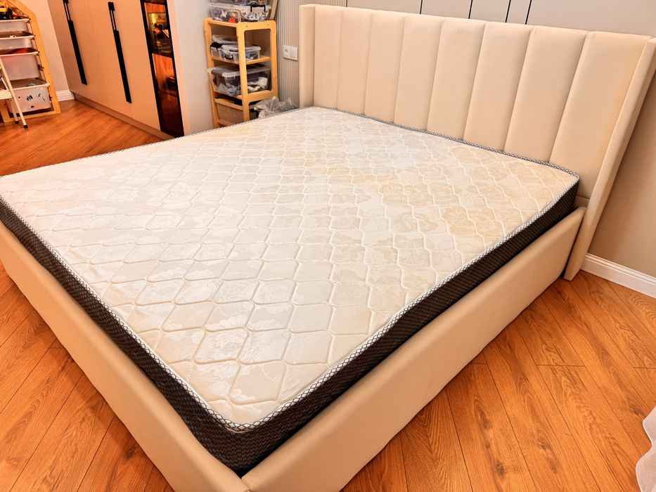 Кровать и матрас