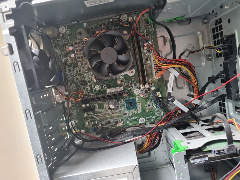 Компютър i3 8GB ram cd 250-1GB HDD