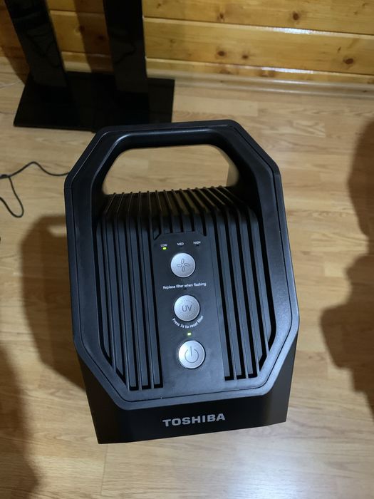 Purificator aer TOSHIBA