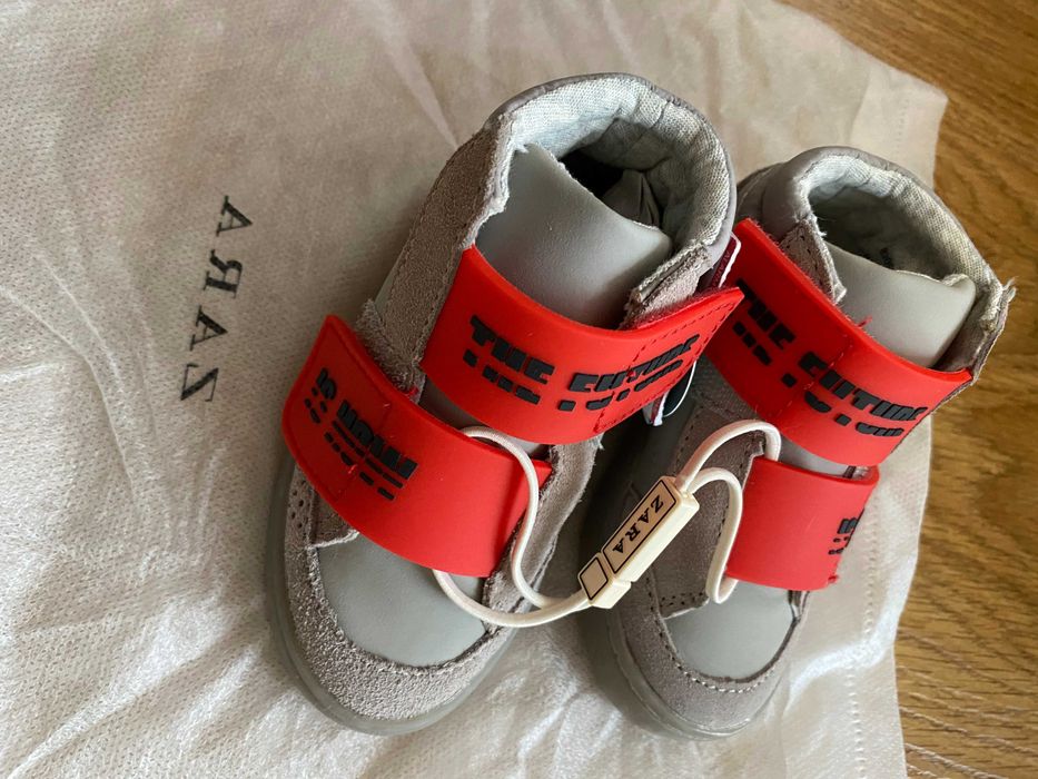 нови бебешки обувки