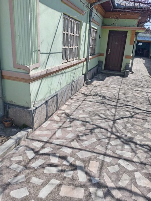 Vand casa 4 camere decomandat  constructie 2000