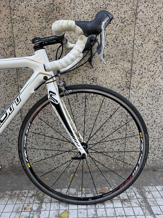 Scott Addict R3 Carbon/Shimano Ultegra 2x10/7.85 kg.