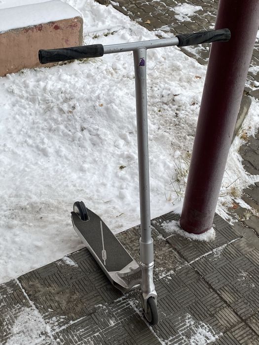 Продам трюкавой самокат читайте описание