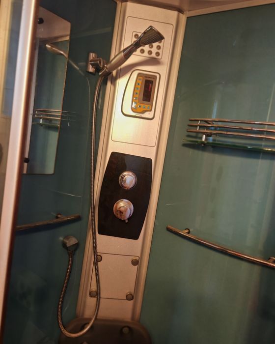 Cabina de dus nefolosită