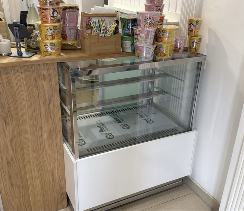 Кондитерский витринный холодильник