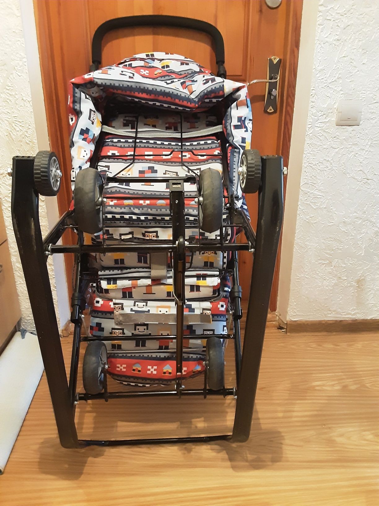 Продам зимнюю коляску