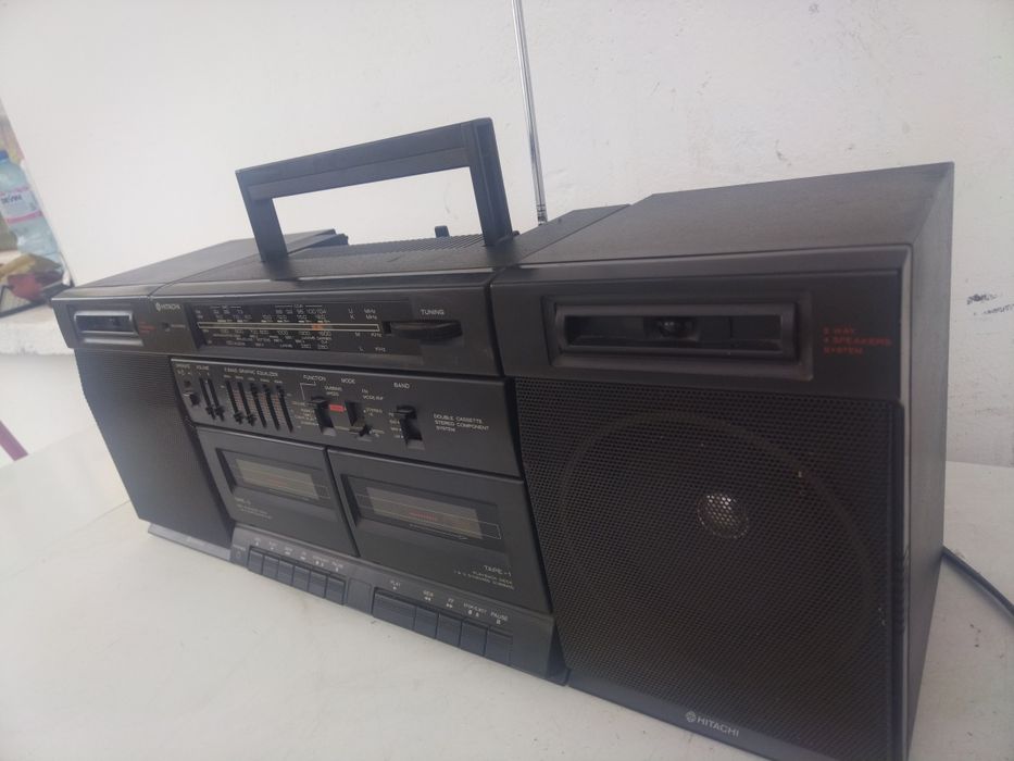 Двукасетъчен радио касетофон HITACHI 
HITACHI  TRK-W530E