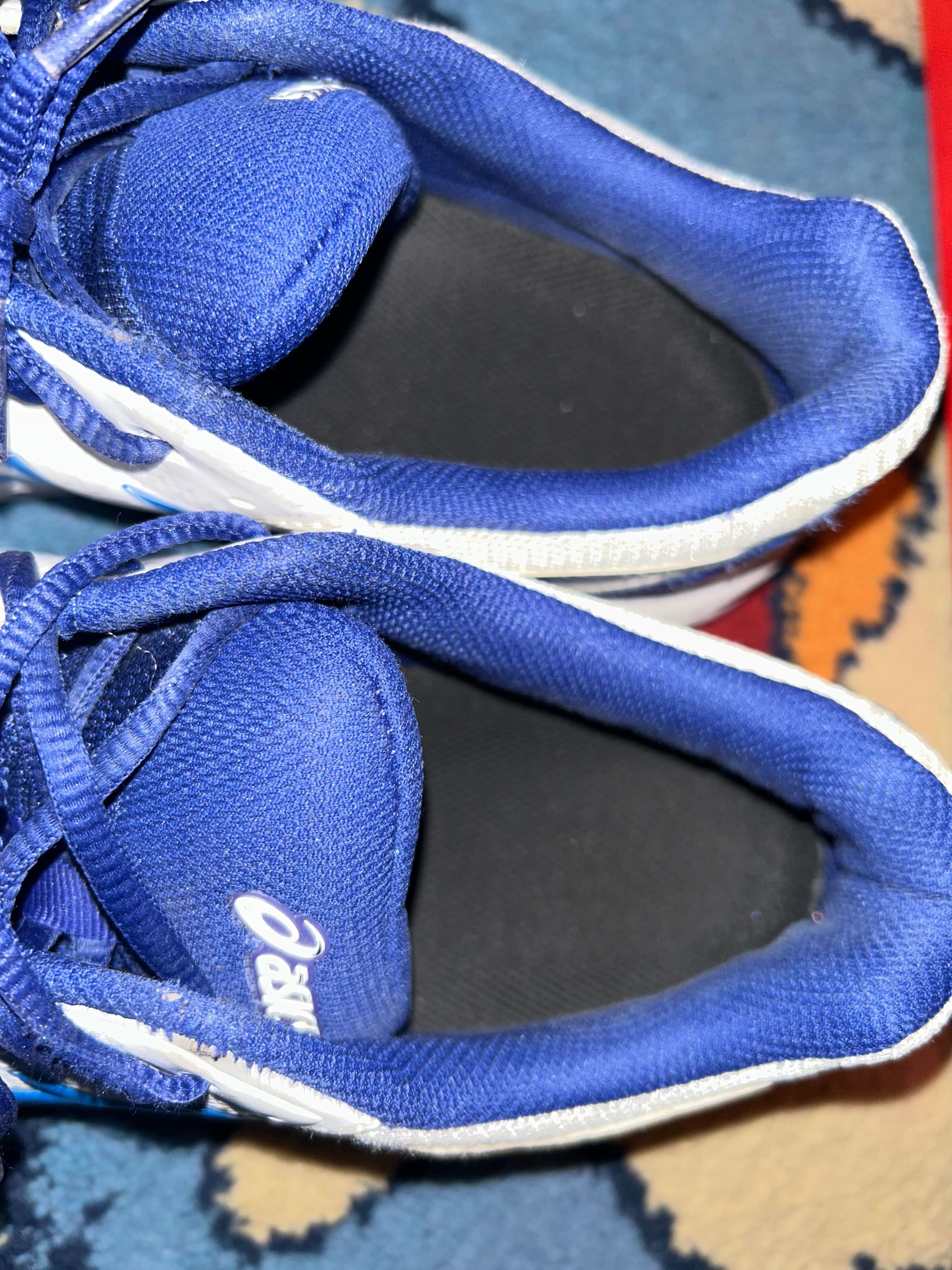 Обувки ASICS топ модел чисто нови!!!