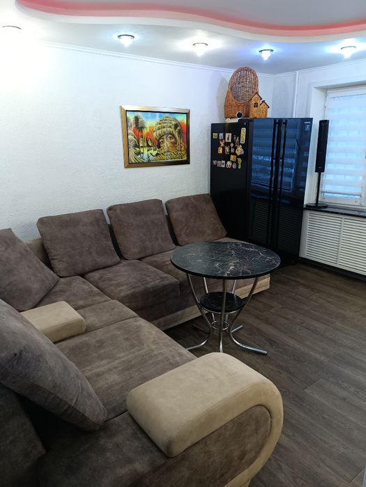 Срочно продам3 комнатную квртиру в центре города.