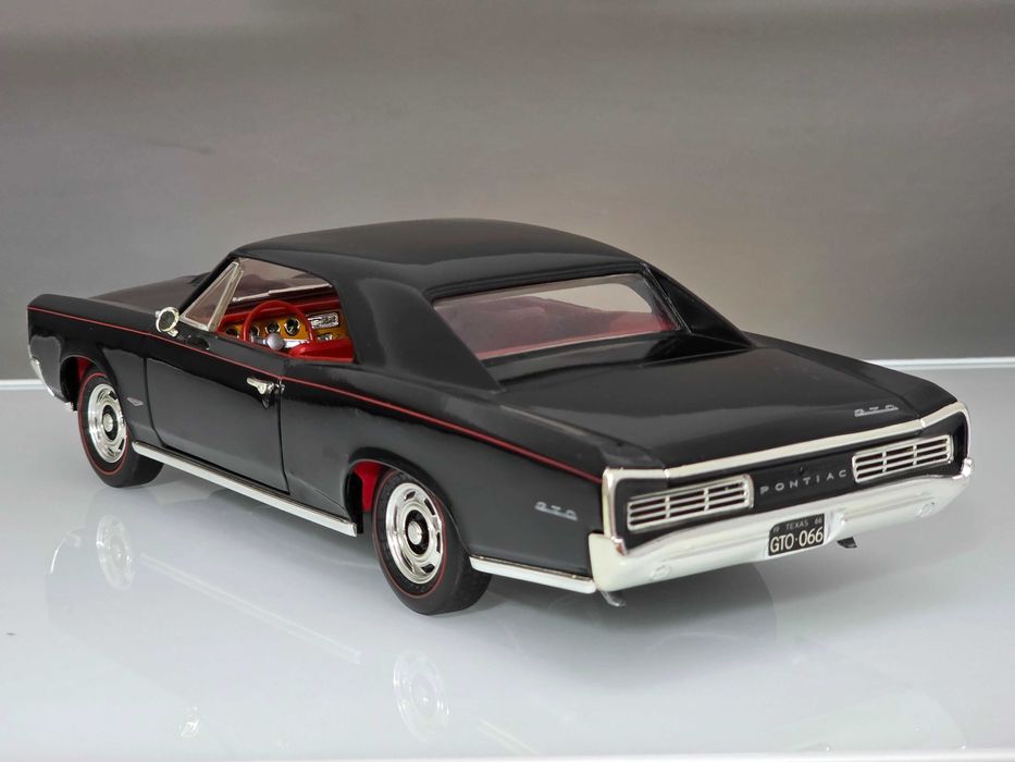 Macheta Auto 1/18 ERTL 1966 Pontiac GTO Black Red