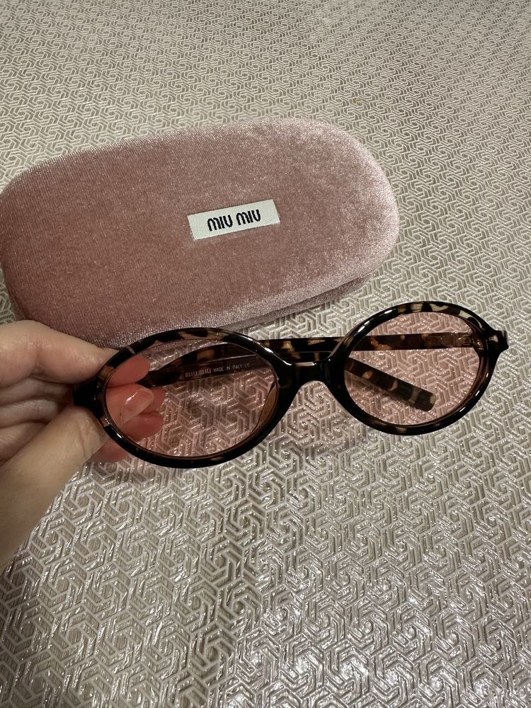 Очки солнцезащитные miu miu