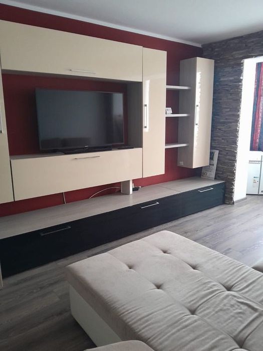 Închiriez apartament