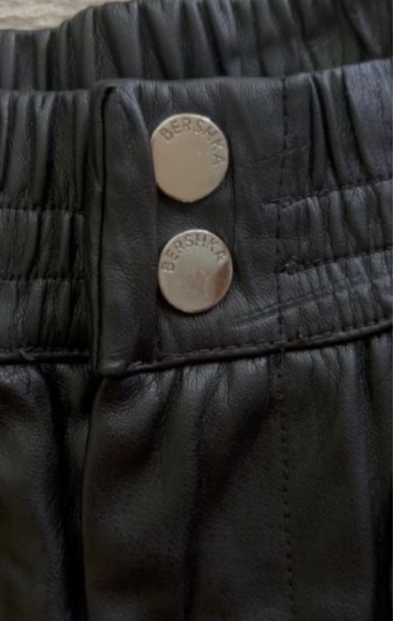 Кожен панталон Bershka