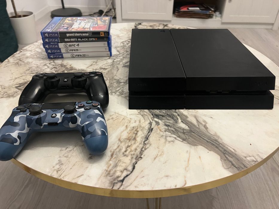 Playstation 4 cu manete si jocuri