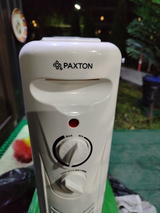Vînd calorifer electric marca Paxton cu 11 elemenți.