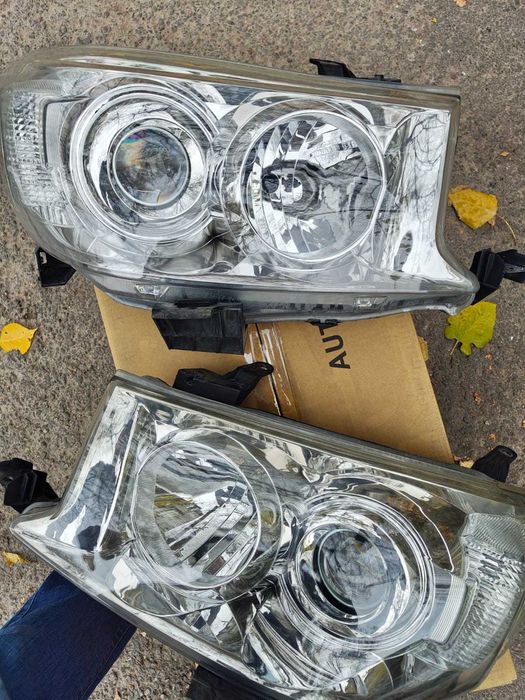 Фары Toyota Fortuner 2009 г - 2010 г в отличном состоянии DEPO