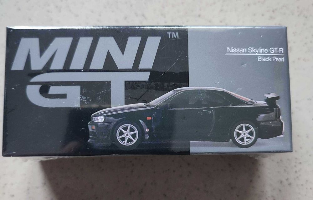 Mini GT 1/64 колички