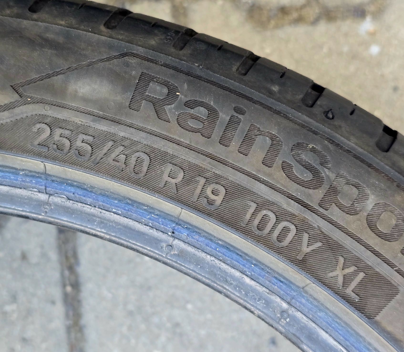 255 40 19 uniroyal