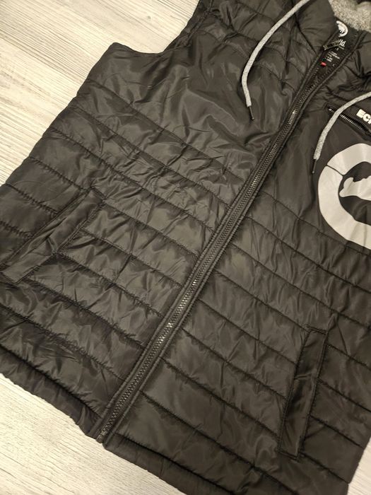 Vesta Ecko Unltd size M (cu gluca)