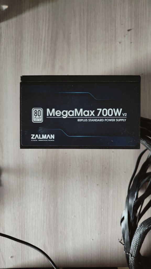 MegaMax 700W 80 plus