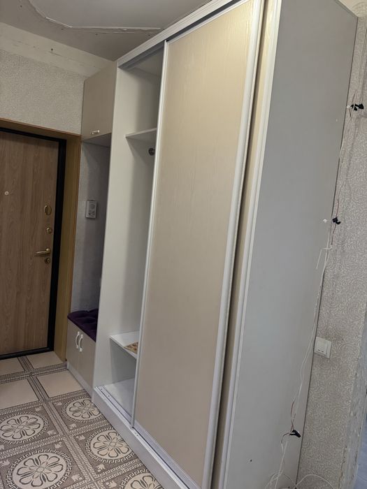 Срочно продам шкаф в прихожей