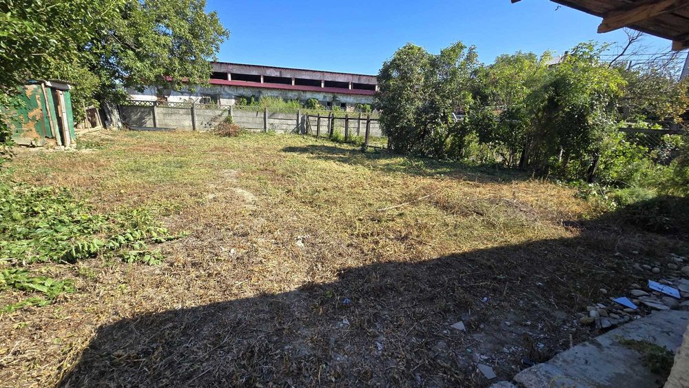 Teren in Focsani si casa batraneasca vand sau schimb