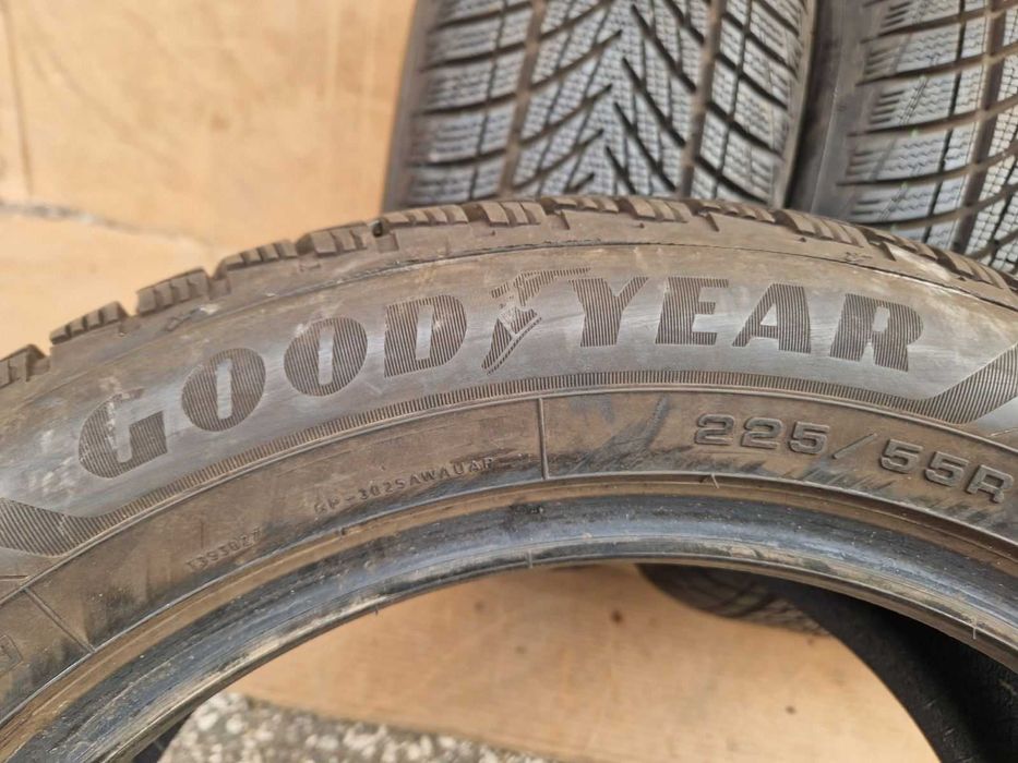 4 броя Goodyear R17 225/55
Зимни гуми 
DOT3823