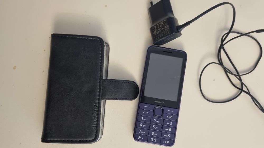 Nokia 225 4g si nokia 2660 flip