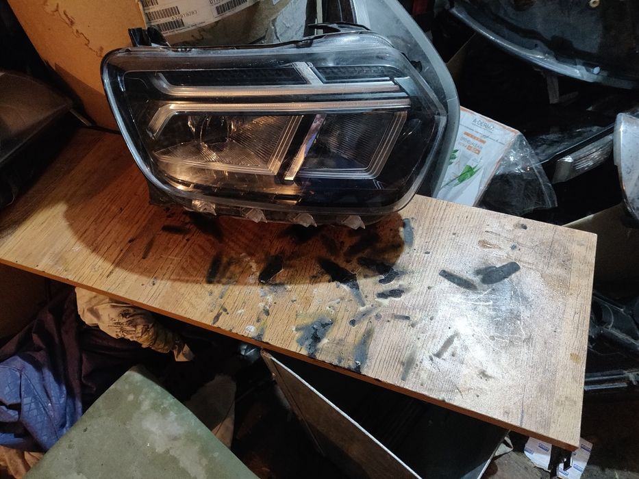 Преден Десен Фар за Dacia Duster LED след 2021г. от