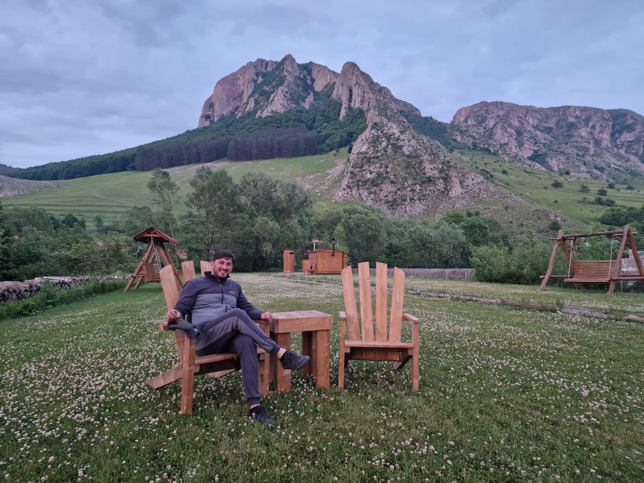 Mese Mobilier interior și exterior, paturi, bănci,lemn masiv