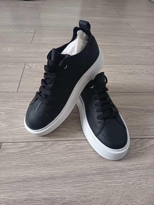 Pantofi sport noi