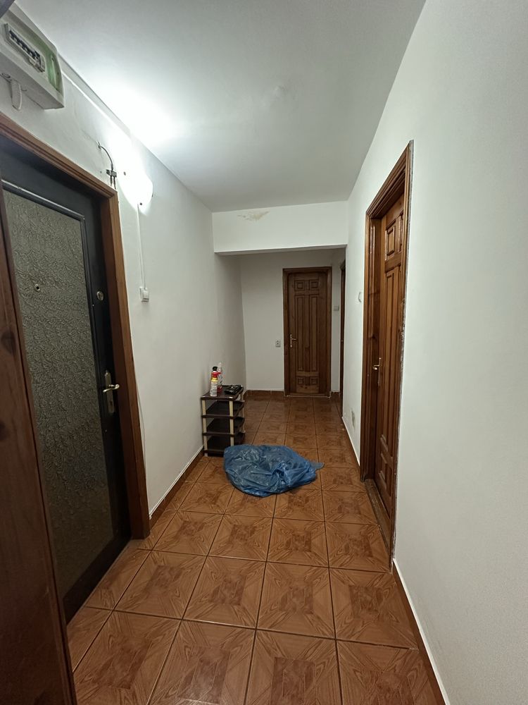 Apartament 2 camere decomandat zona Piata Noua