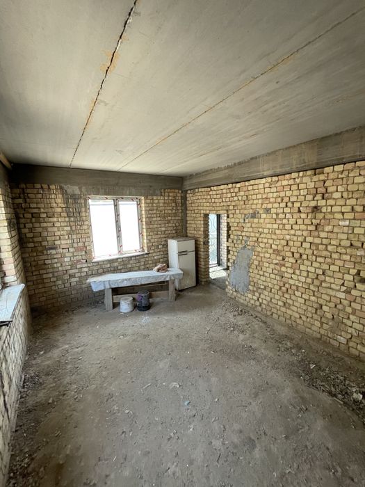 Uy 2qavatli 4xona va oshxona