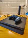 PlayStation 4 Slim 500GB + 1 manetă – Stare foarte bună