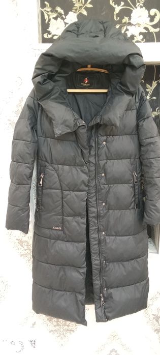 Ayollar va qizlarga kurtka sotiladi