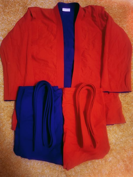 Sambo va kurash uchun kimano.