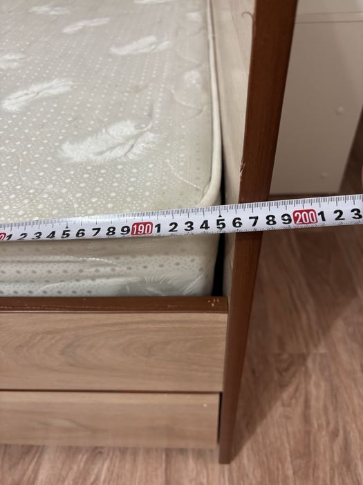 Продам Кровать с матрасом 2на130