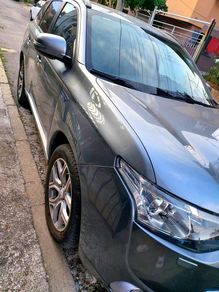 Mitsubishi Outlander 2.0 phev plug in hibrid