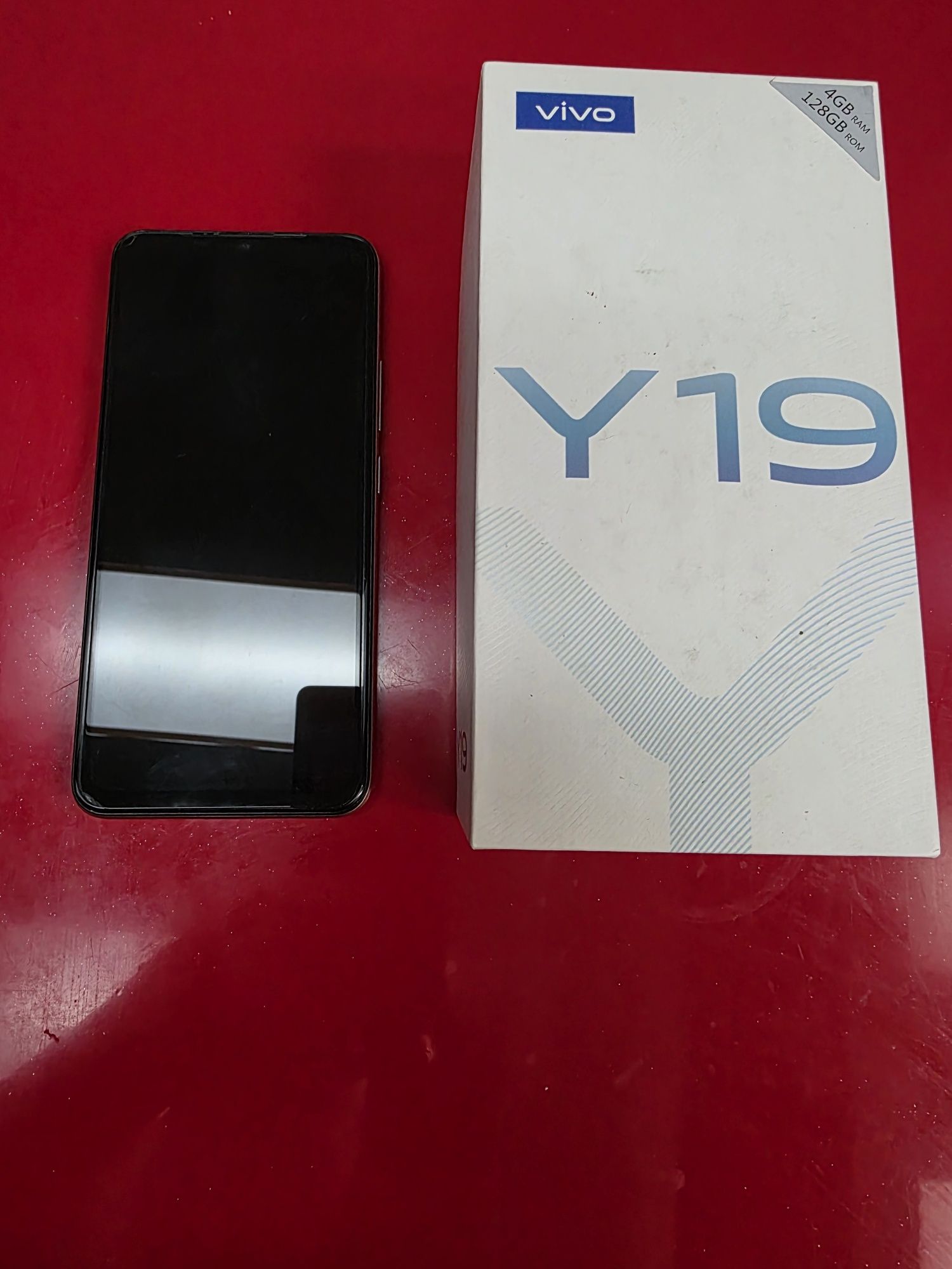 Телефон Vivo Y 19