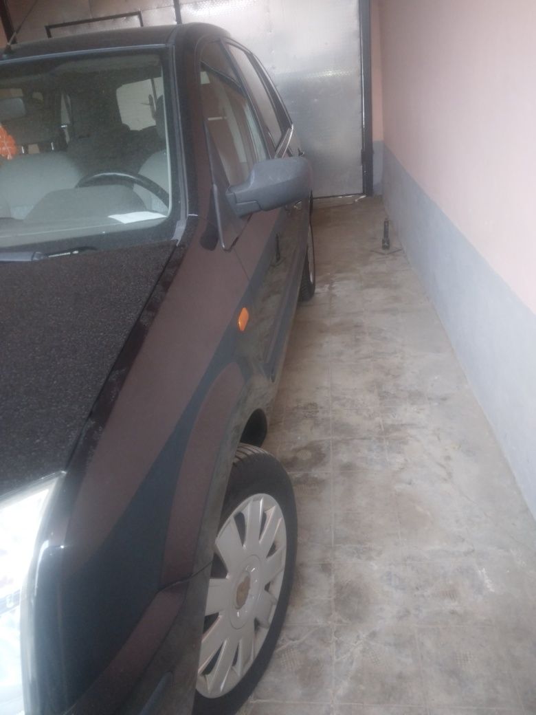 Ford Fusion 1,4 Benzină