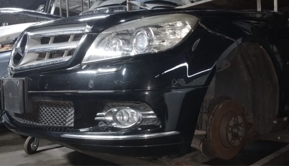 Передняя часть Мерседес W204.